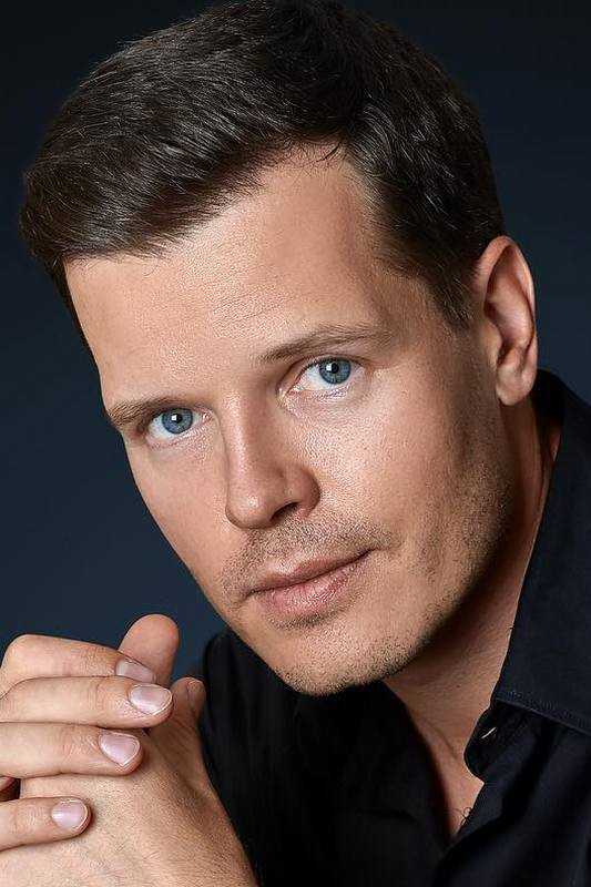 Илья Алексеев as Зуев in Немедленное реагирование