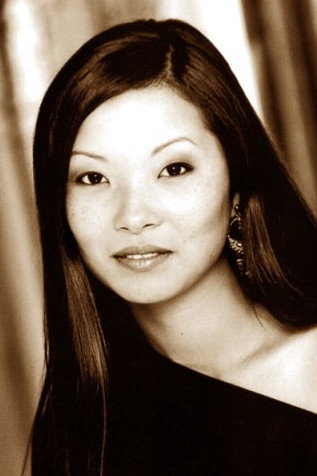 Marie-Yong Godbout-Turgeon as Caroline in Suzie