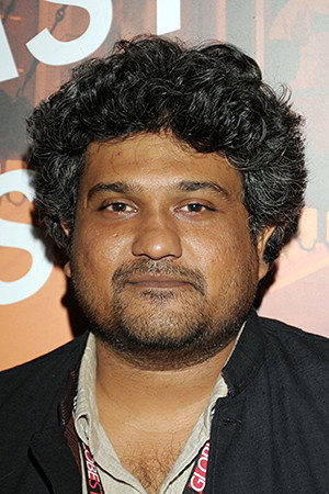 Vasan Bala as Messenger at Airport in Aamir