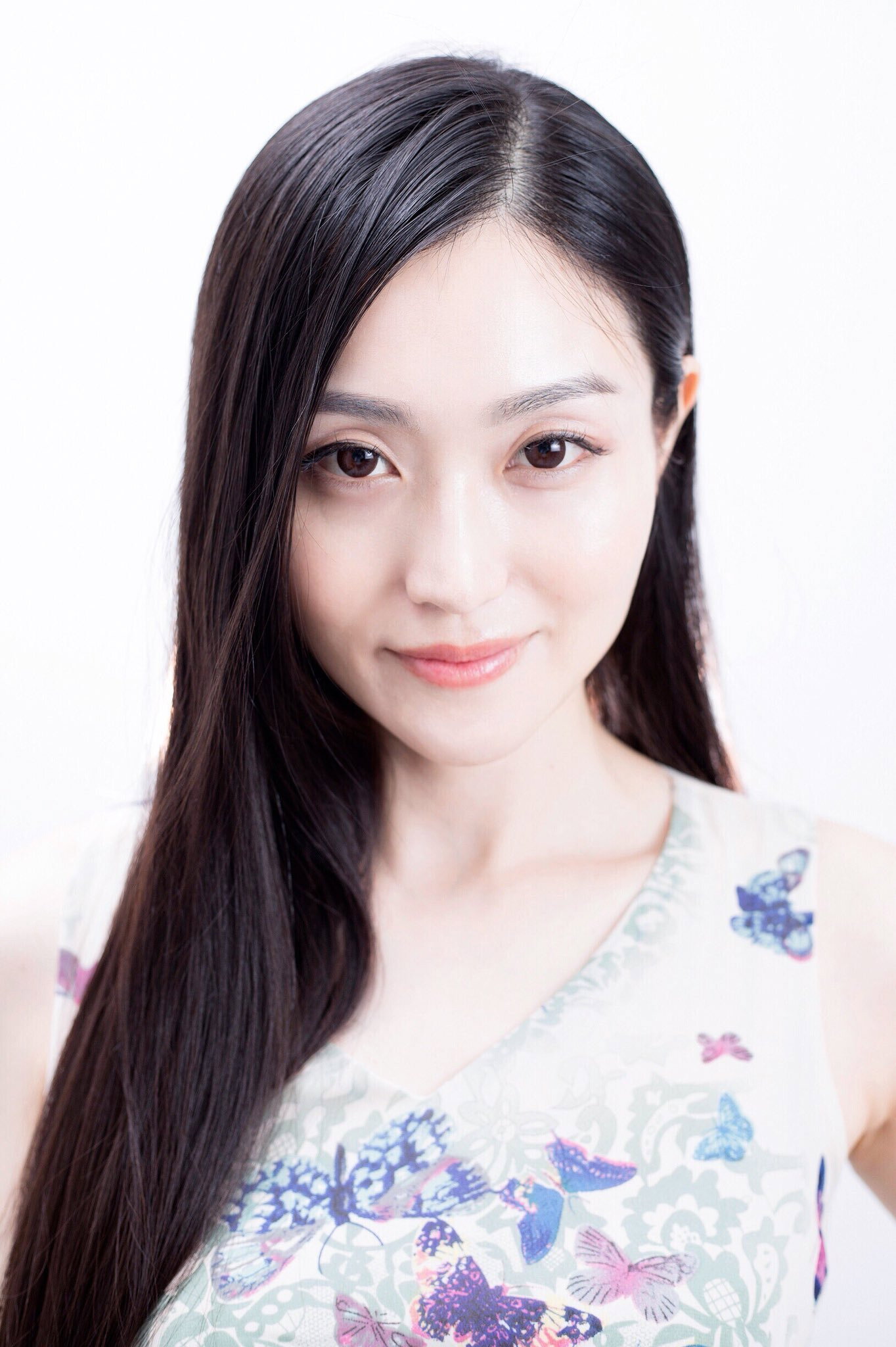 きそひろこ as Alice Adatara (voice) in Farewell, My Dear Cramer