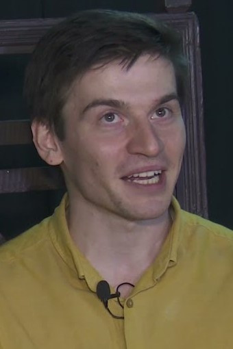 Андрей Бахарев as Valet in Price of Trust