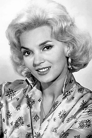 Eva Six as Ava in Beach Party