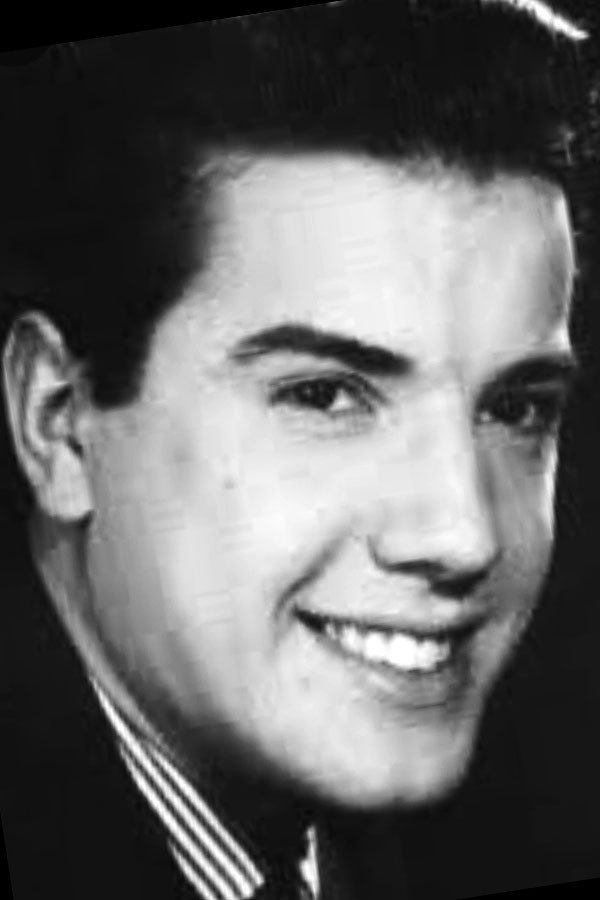 Juan Carlos Barbieri as Enrique Botinni in Corazón