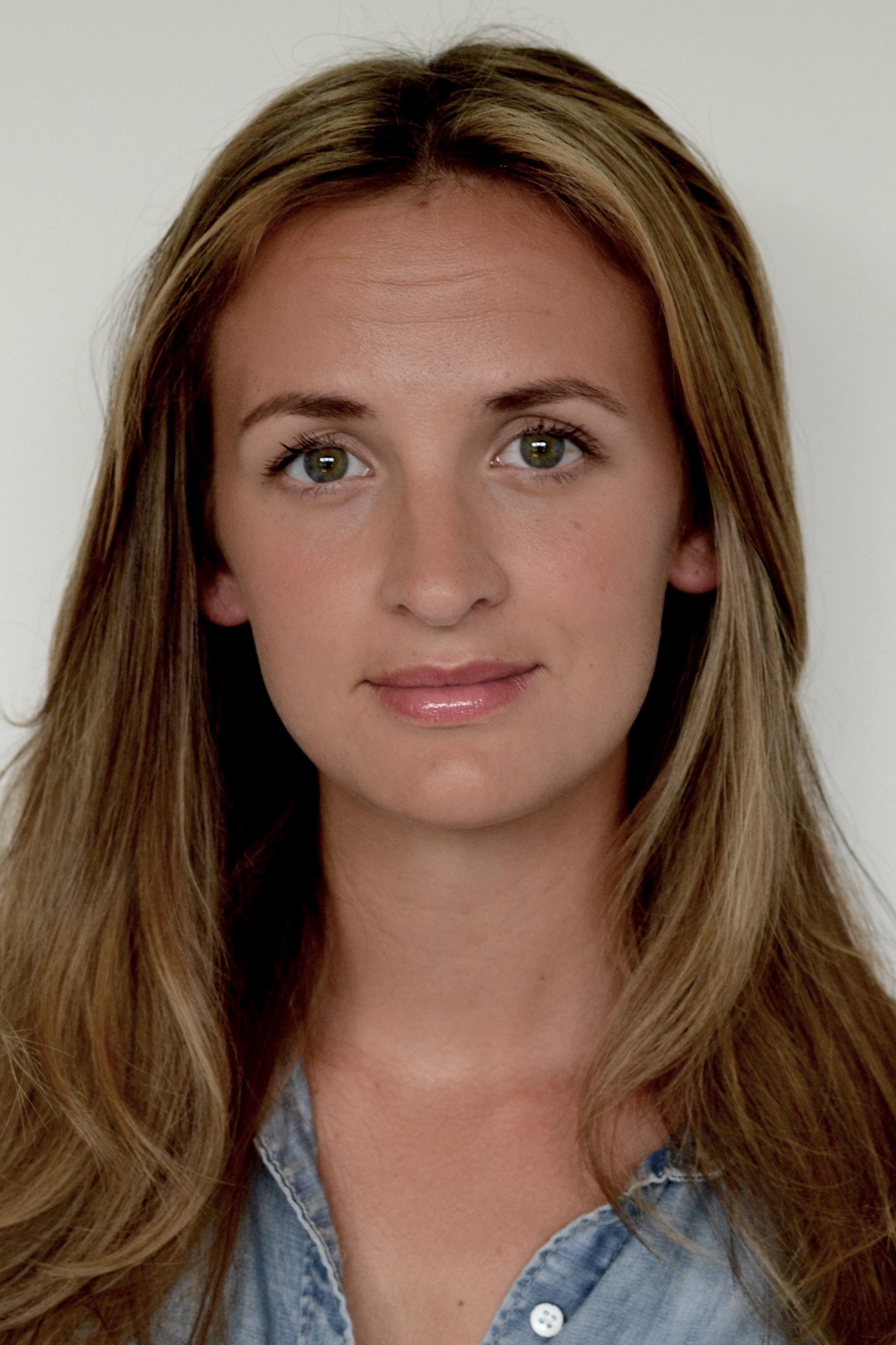 Nadine Kirschon as Camilla in Bombay Dreams