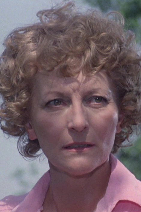 Marion van de Kamp as Marianne Münzenberg in Kunstraub