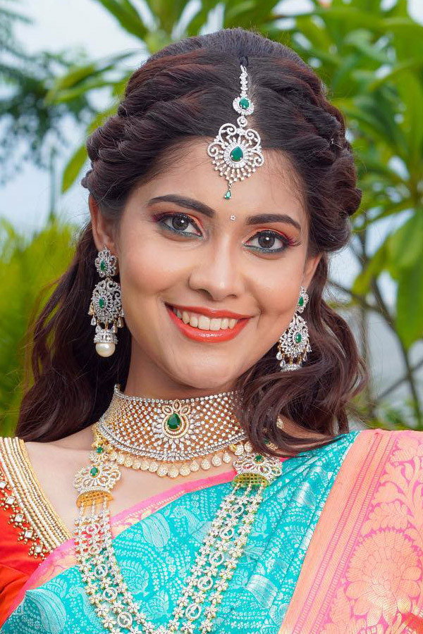 Neha Jha as Kodimalar in Deiva Machan