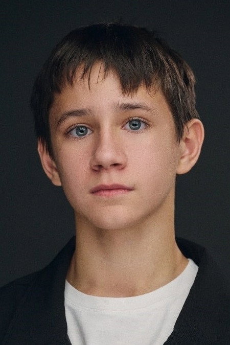 Алексей Родионов as Maks in Three Friends, a Treasure Trove and a Sailor Cat