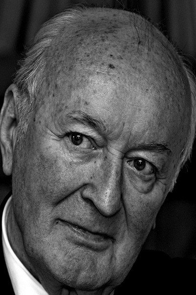 Andrzej Grzybowski as Strażnik w szpitalu in 111 dni letargu