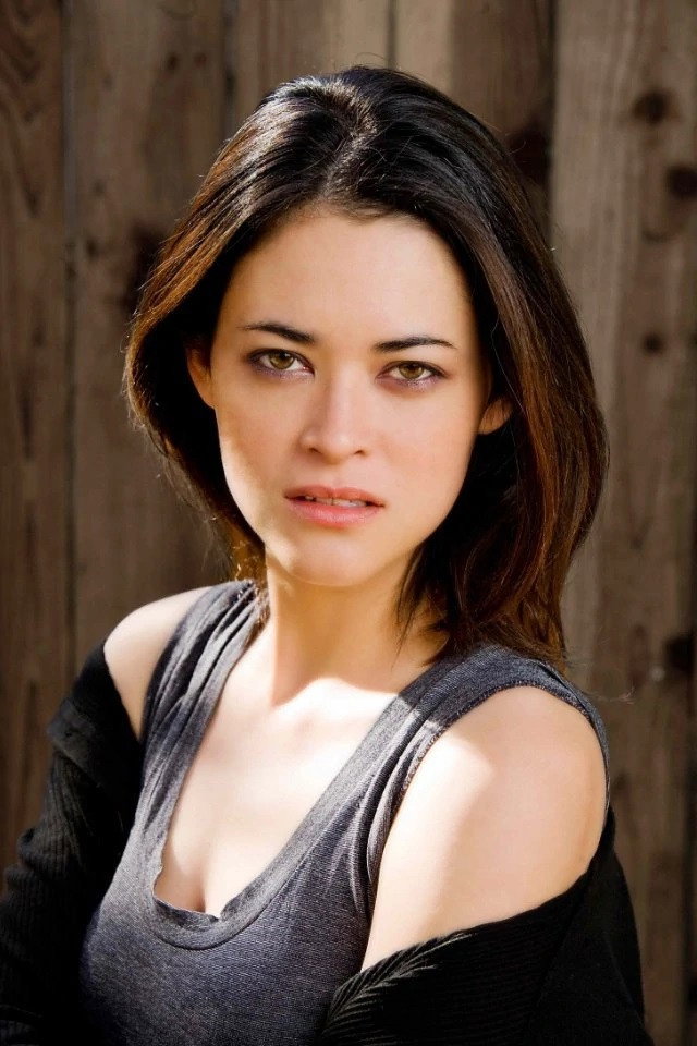 Faye Kingslee as Natalie in Robot Wars