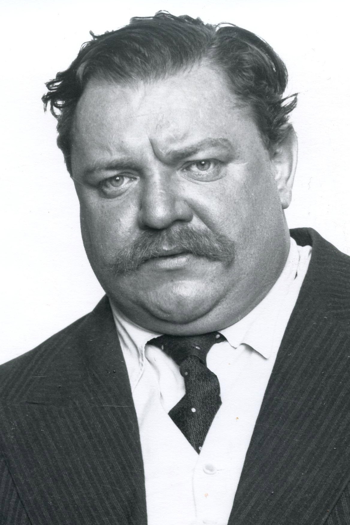 Heinrich George as Boris Pettkoff in A Night of Change