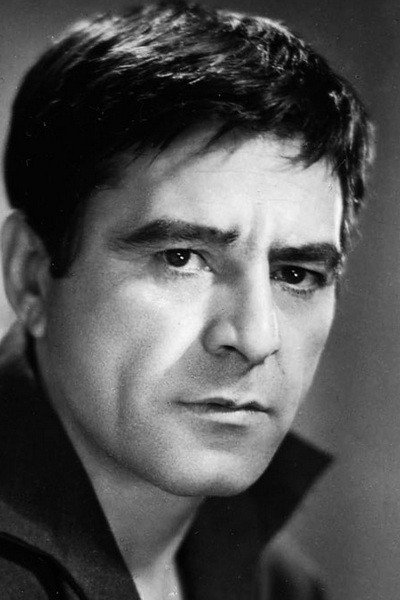 Петър Слабаков as Kiril in House on Two Streets