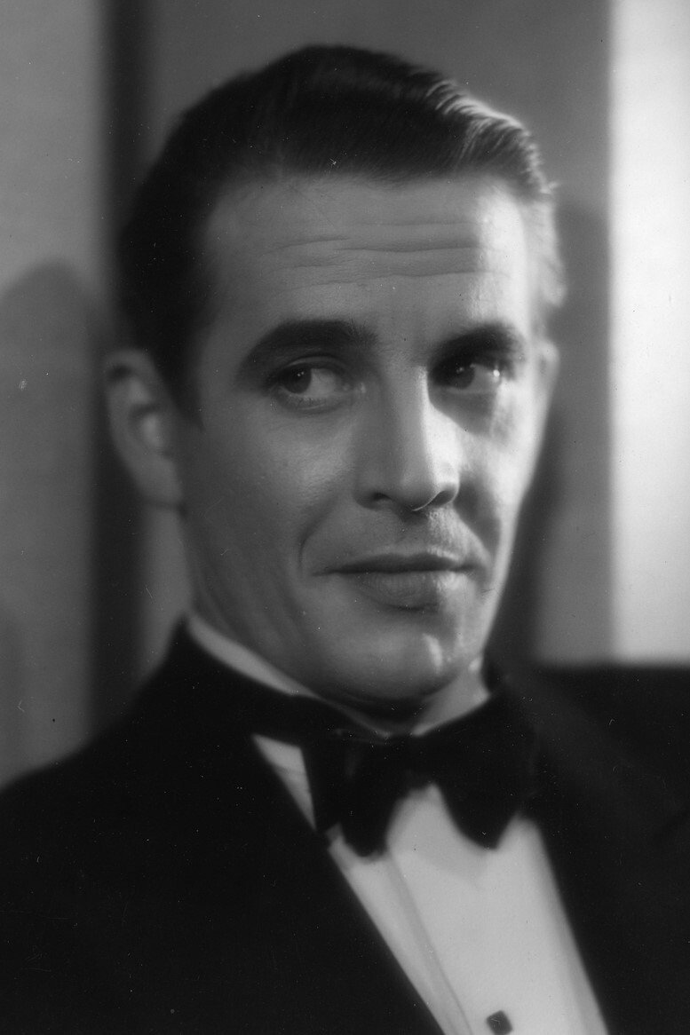 Pentti Saares as Ilmari Lavio in Hiipivä vaara