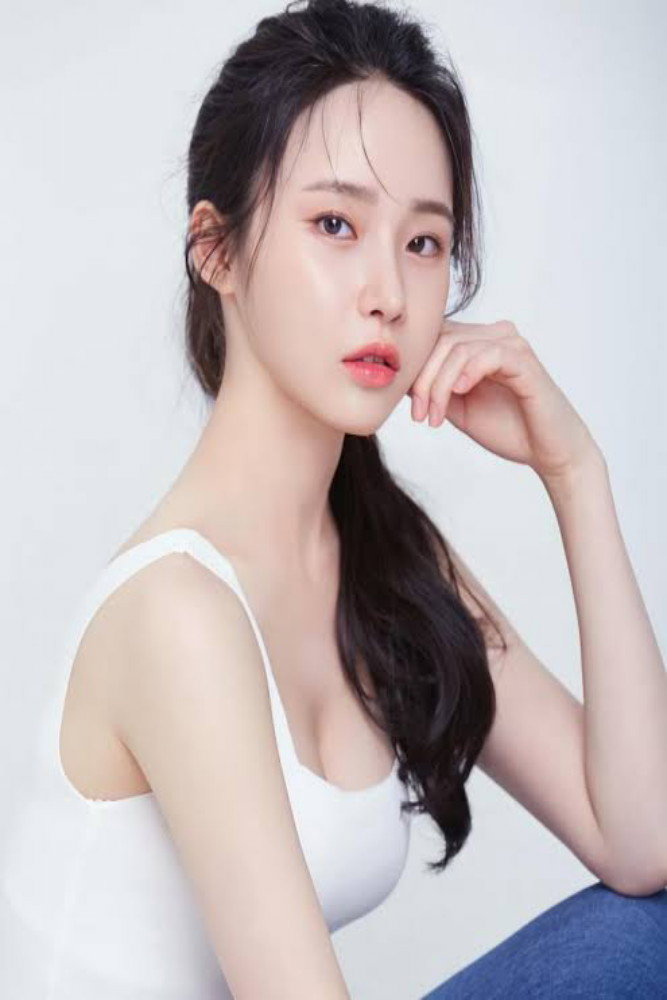 송연지 as Yeon-jeong in B Cut