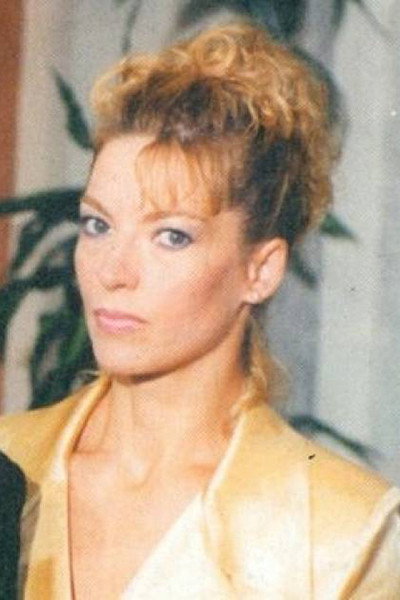 Τζώρτζια Θεοδώρου as Vera in Ποιός παντρεύεται τη γυναίκα μου;