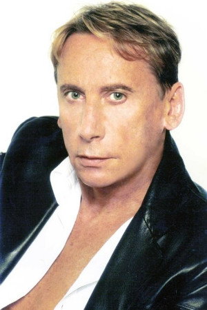 Gianni Dei as Marco in Campagnola bella