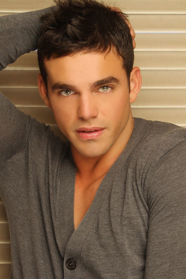 Manuel Sosa as Luís Manuel Moncada Vega in Natalia del Mar
