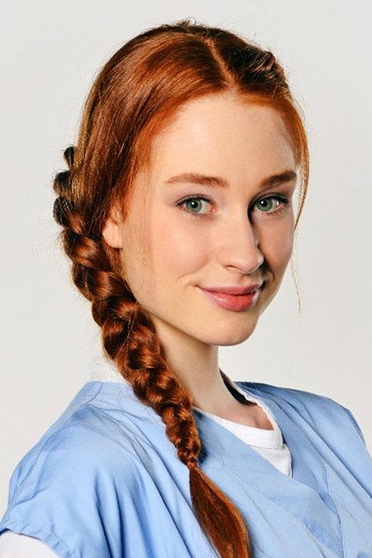 Natálie Halouzková as Barbora Beránková in Dobré zprávy