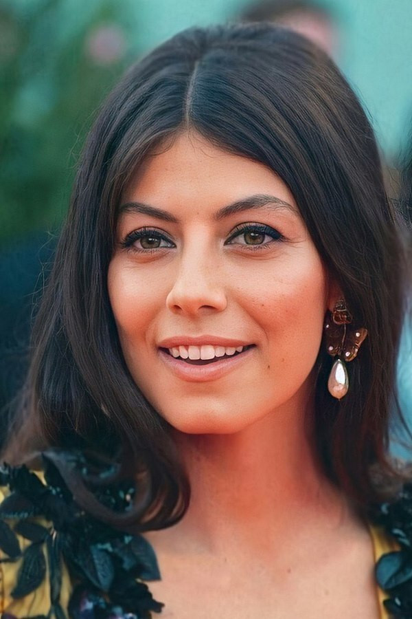 Alessandra Mastronardi as Daria Giraldi in Doppio gioco