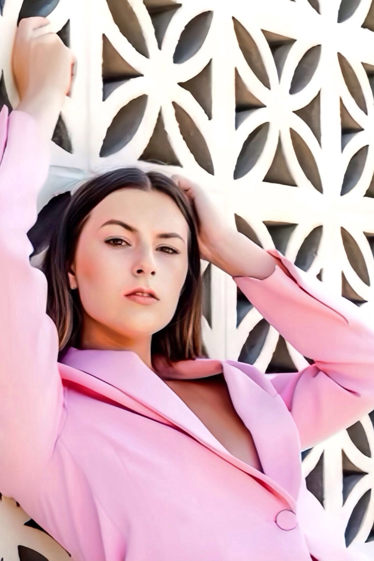 Sydney Porada as Chloe in Tweed