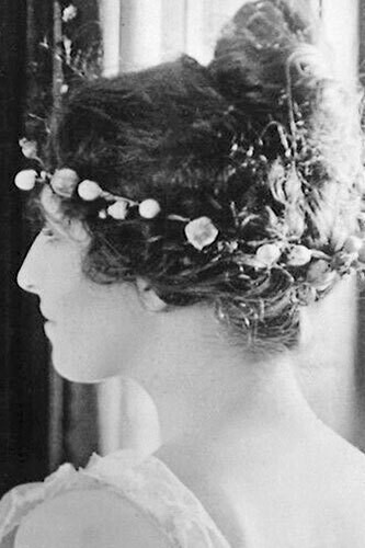 Dorothy West as Woman in Chapel in Ramona