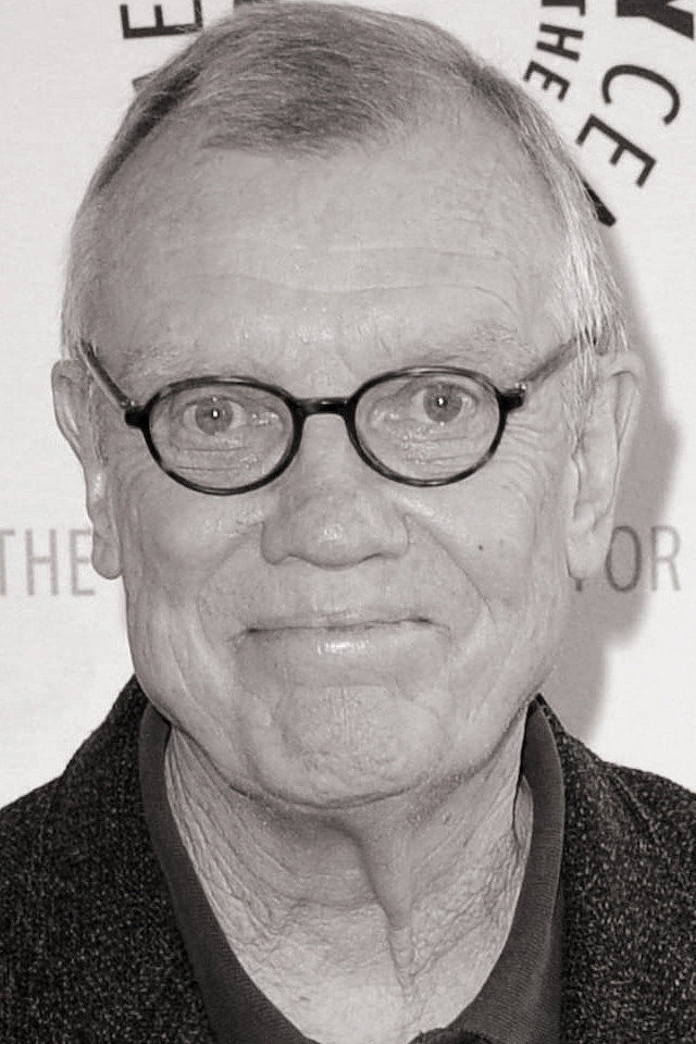 Hugh Wilson as Munson in Mickey