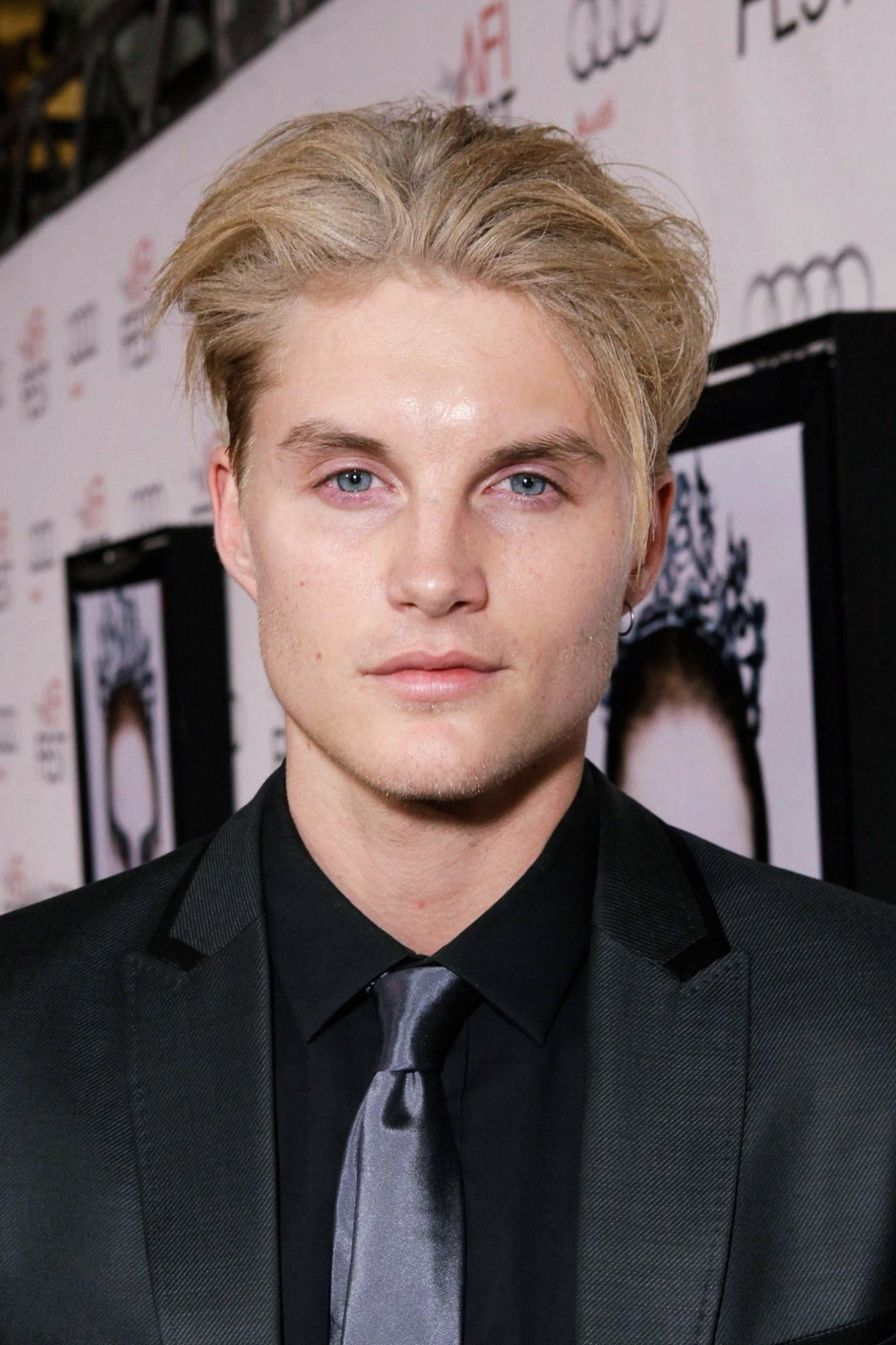Toby Hemingway as Reid Garwin in The Covenant