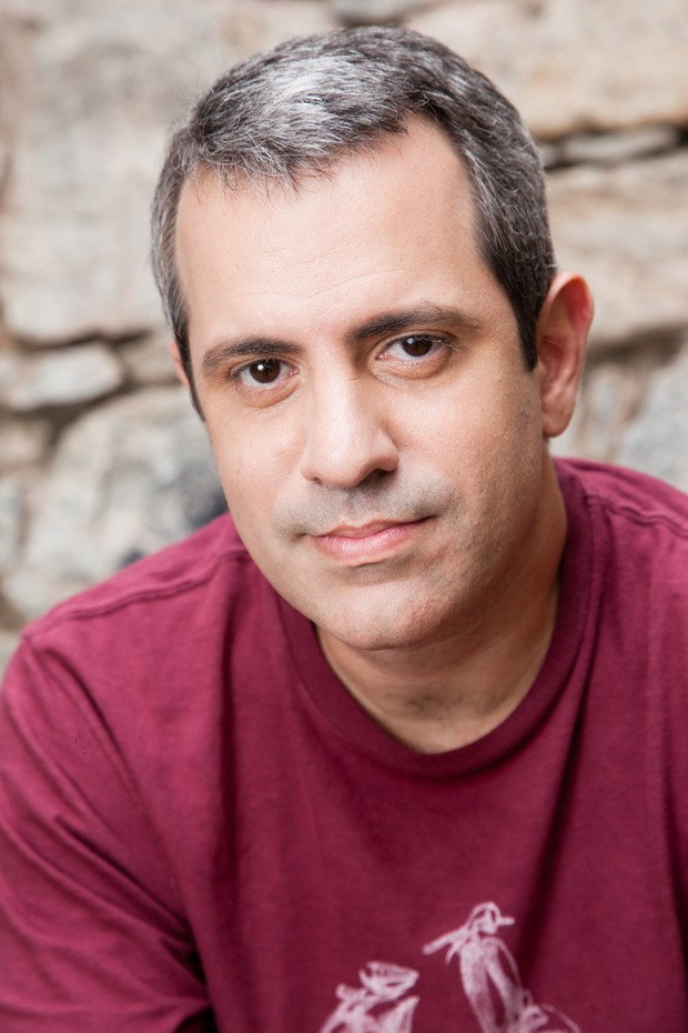 Maurício Rizzo as Diogo Freitas in Forbidden City