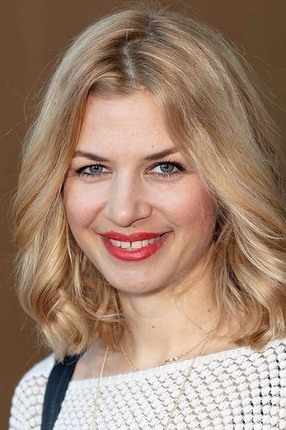 Susan Sideropoulos as Mila Zellinger in Mila