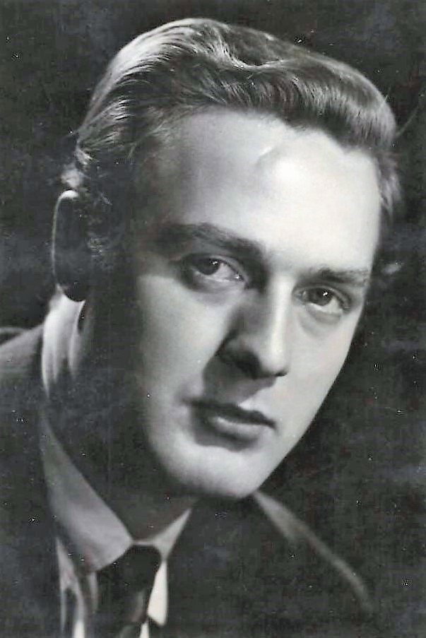 Mario Berriatúa as Alberto, conde de Peck in Aquellos tiempos del cuplé
