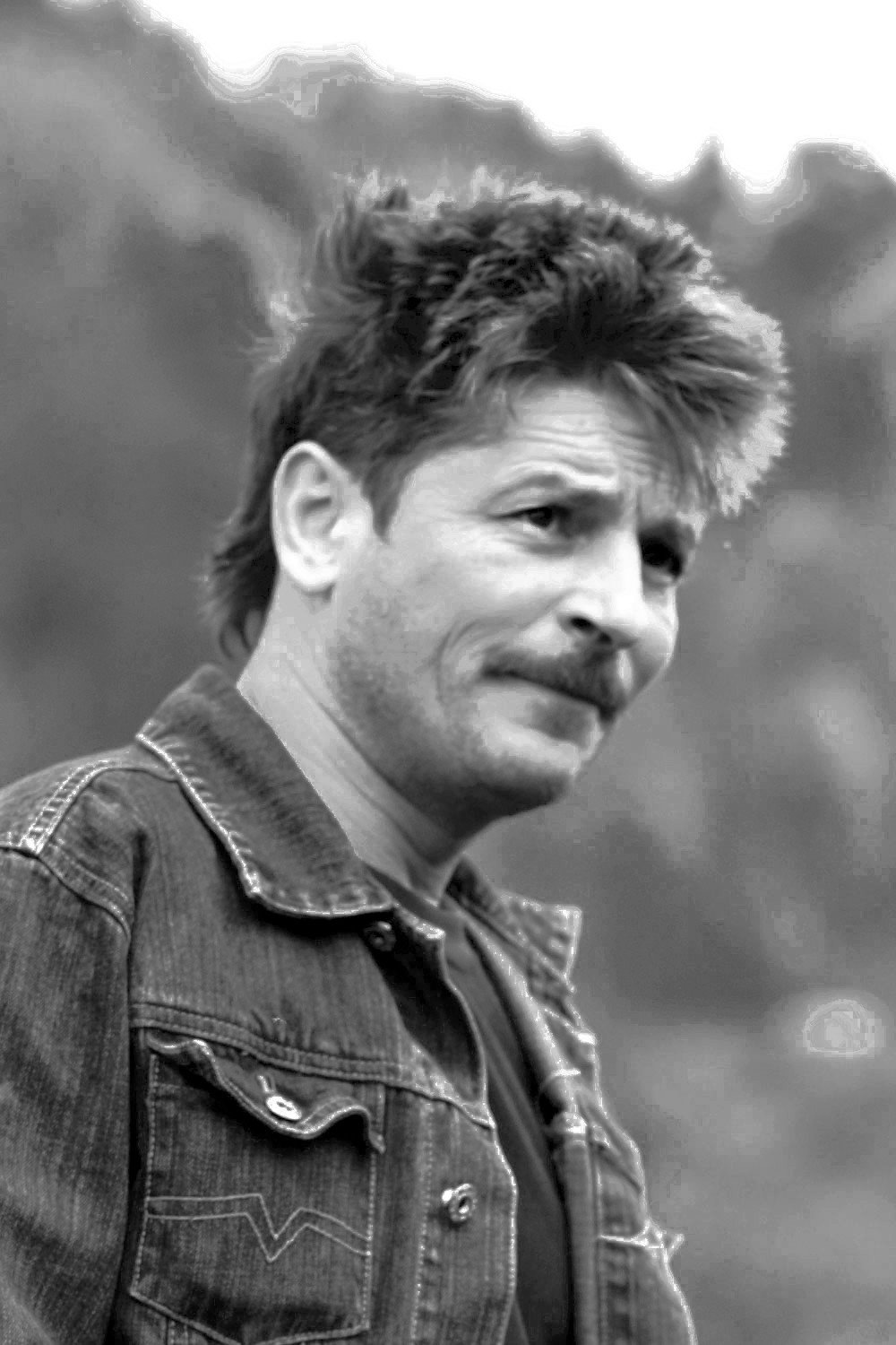 Drago Milinovič as Suki in Gravehopping