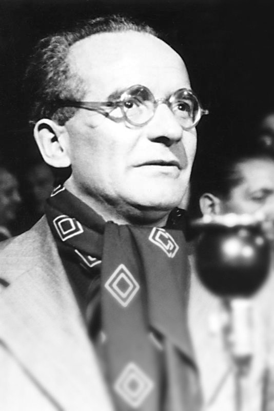 Přemysl Pražský as komisař Monier in Three Steps from the Body