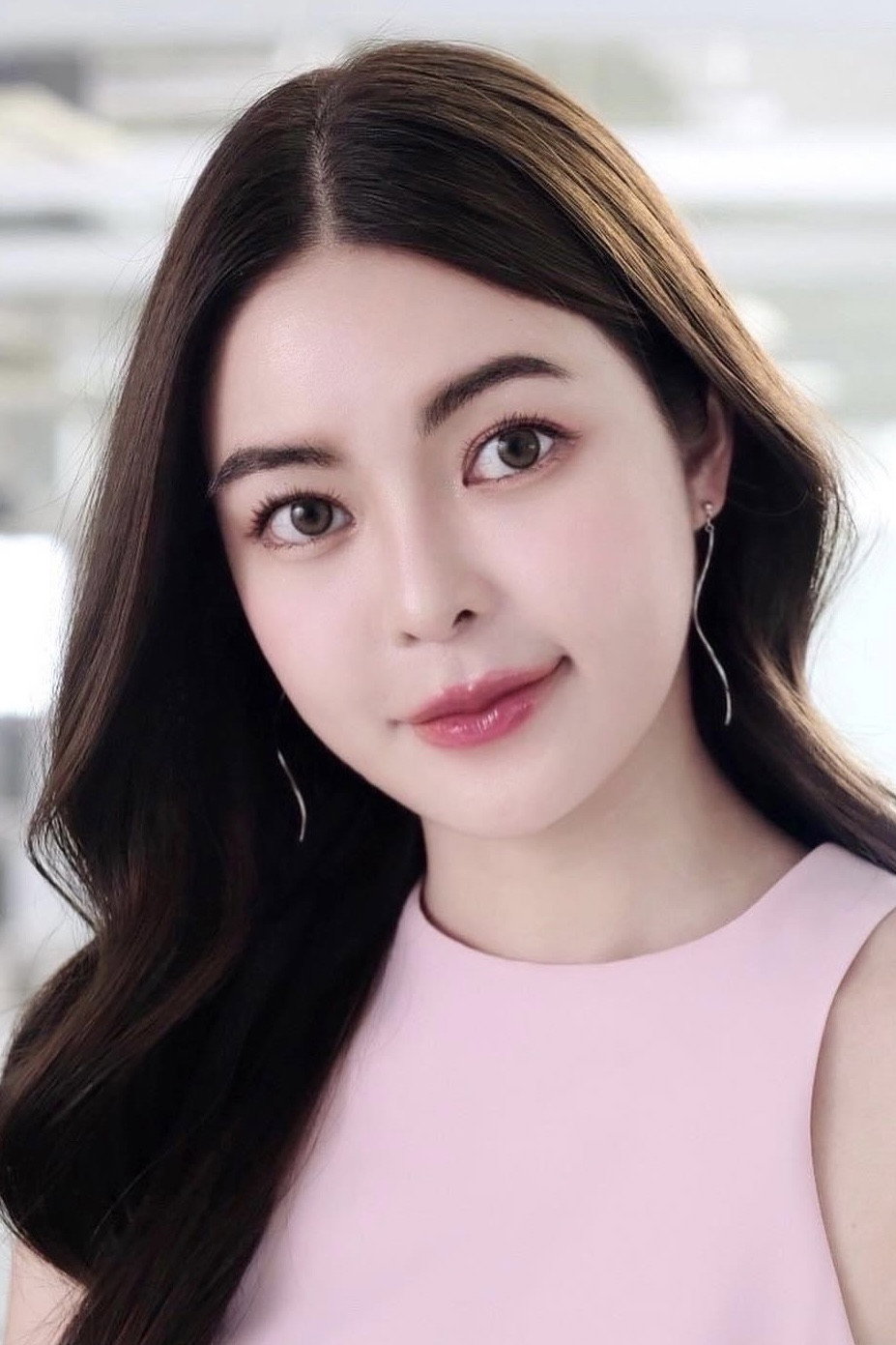 Pawornwan Verapuchong as Namwam in Love Packing Factory