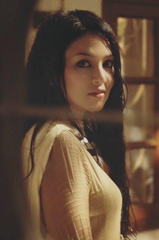 Sharlin Farzana as Nira in Incomplete Breath