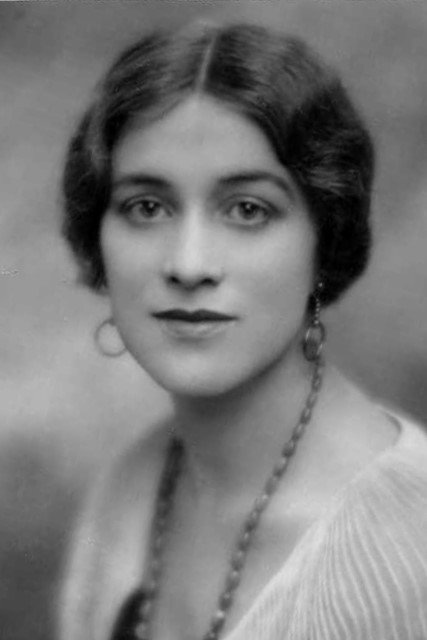 Regina Wallace as Mrs. Carlton Morris in Avalanche