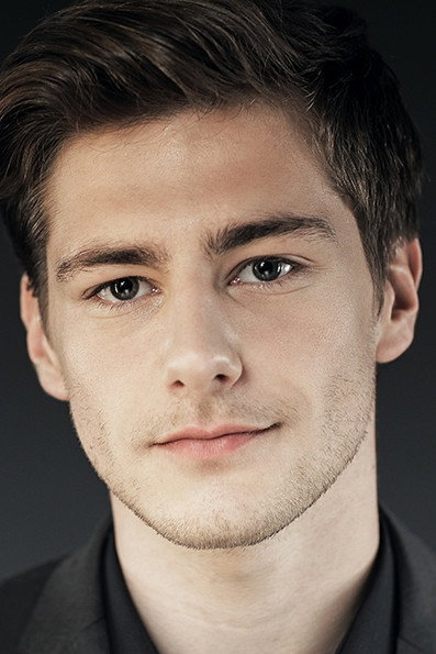 Matej Zemljič as župnik Simon in Trigrad