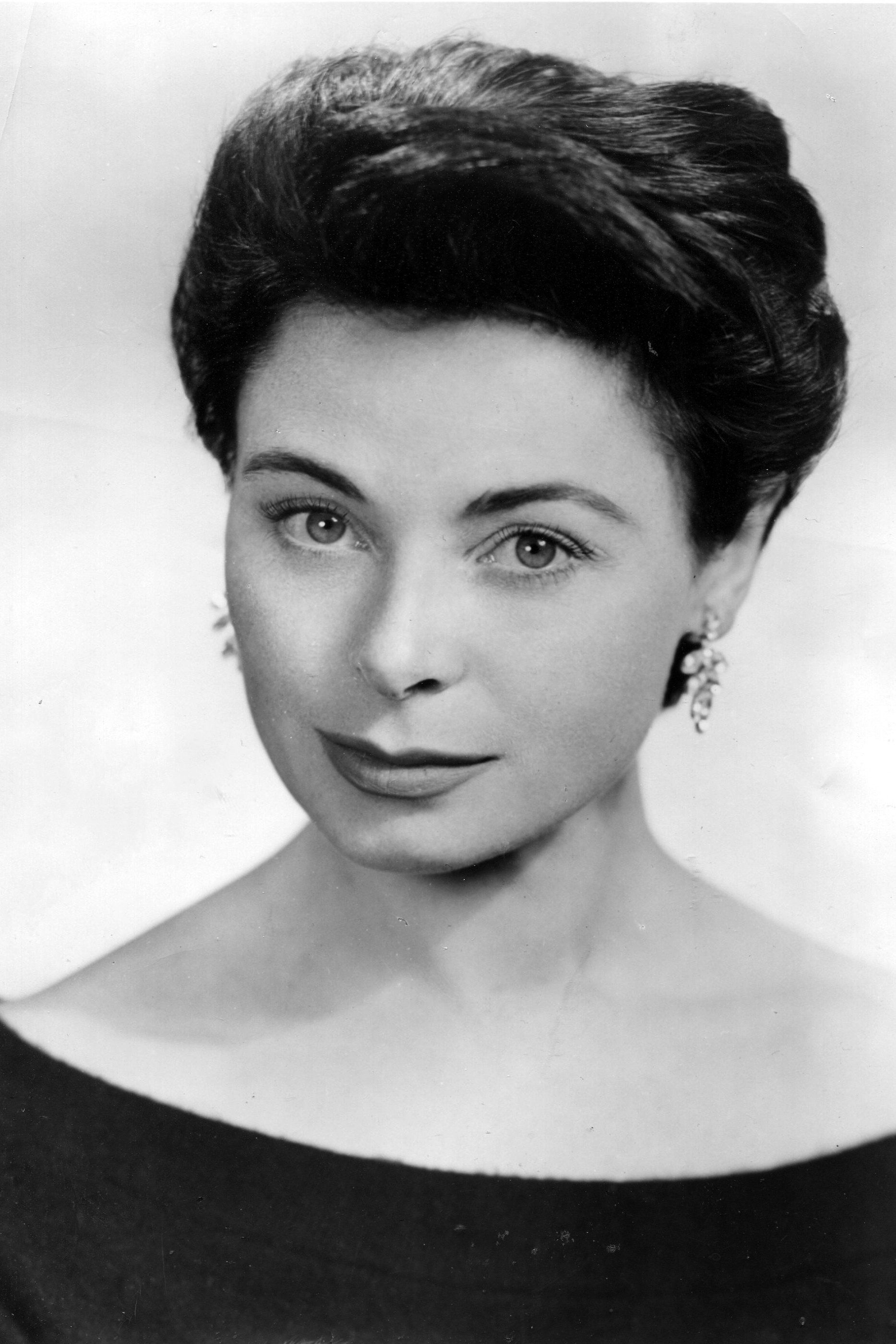 Siobhán McKenna as Anna in Doctor Zhivago
