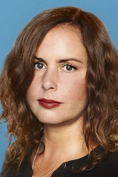 Hanna Hellquist as Herself - Host in Jakten på det perfekta livet