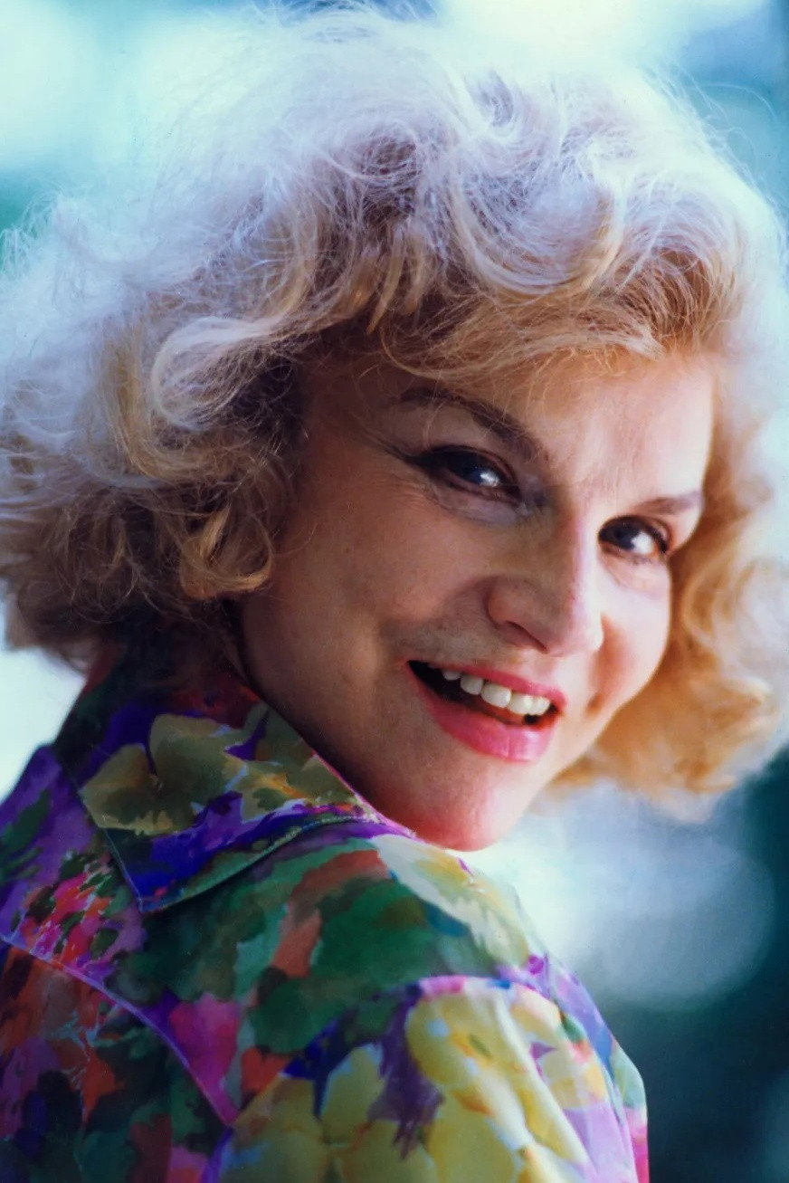 Tônia Carrero as Madame Pola Renon in Sangue do Meu Sangue