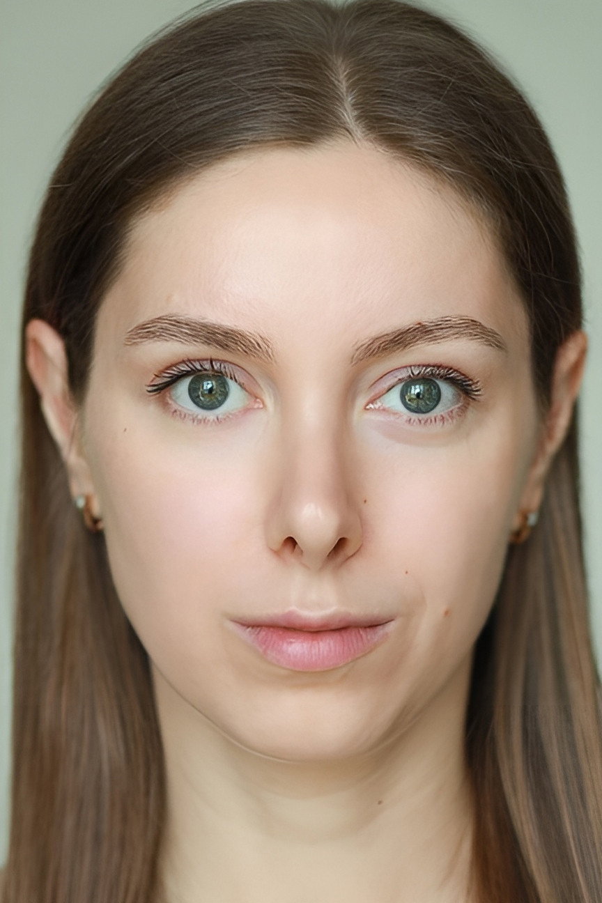 Елена Тышковская as сотрудница книжного магазина in Red Lines