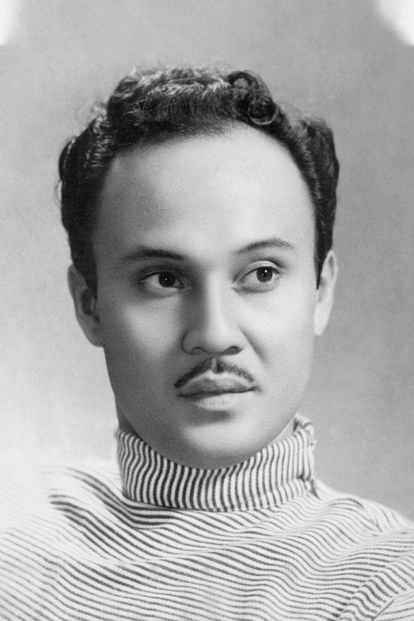 Abdul Hamid Arief as Pak Lurah in Traktor Benyamin