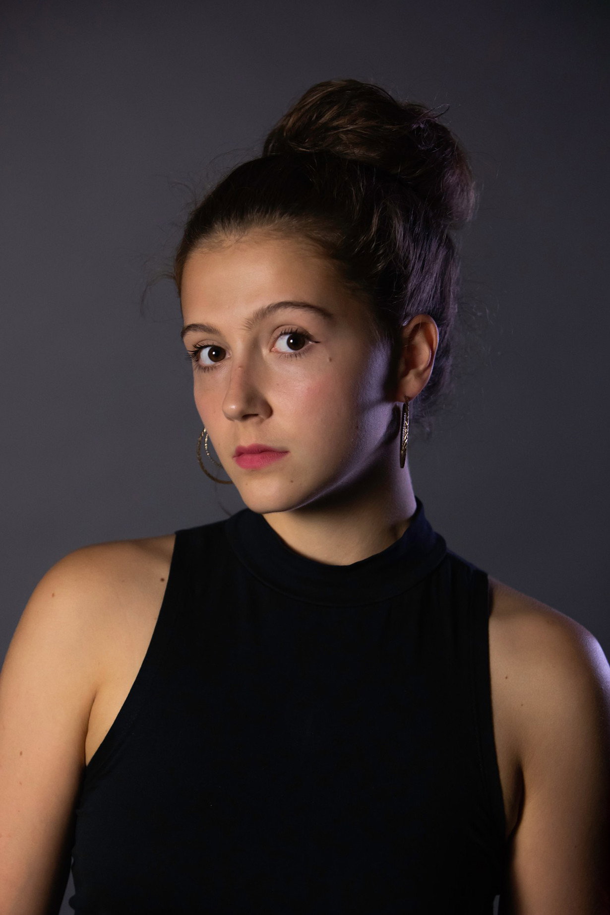 Alexandra Vostrejžová as Nina in #annaismissing
