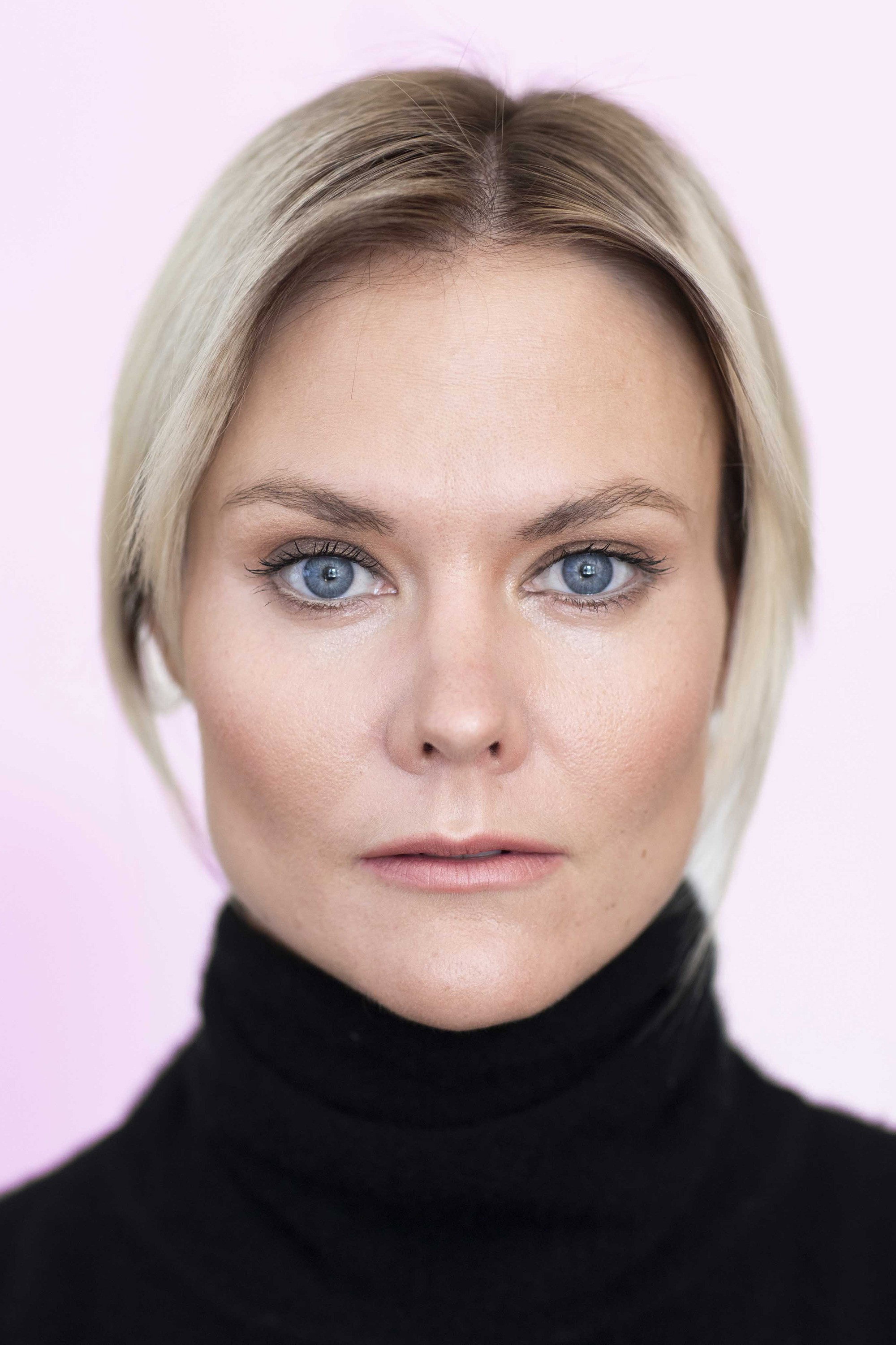 Liina Raud as Viktoria 'Vika' in Ühikarotid