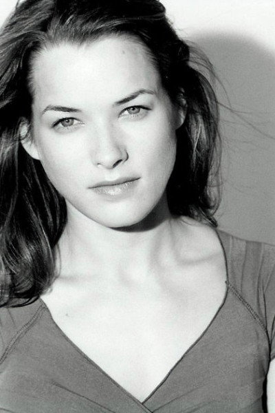 Nicole DeHuff as Debbie Byrnes in Meet the Parents