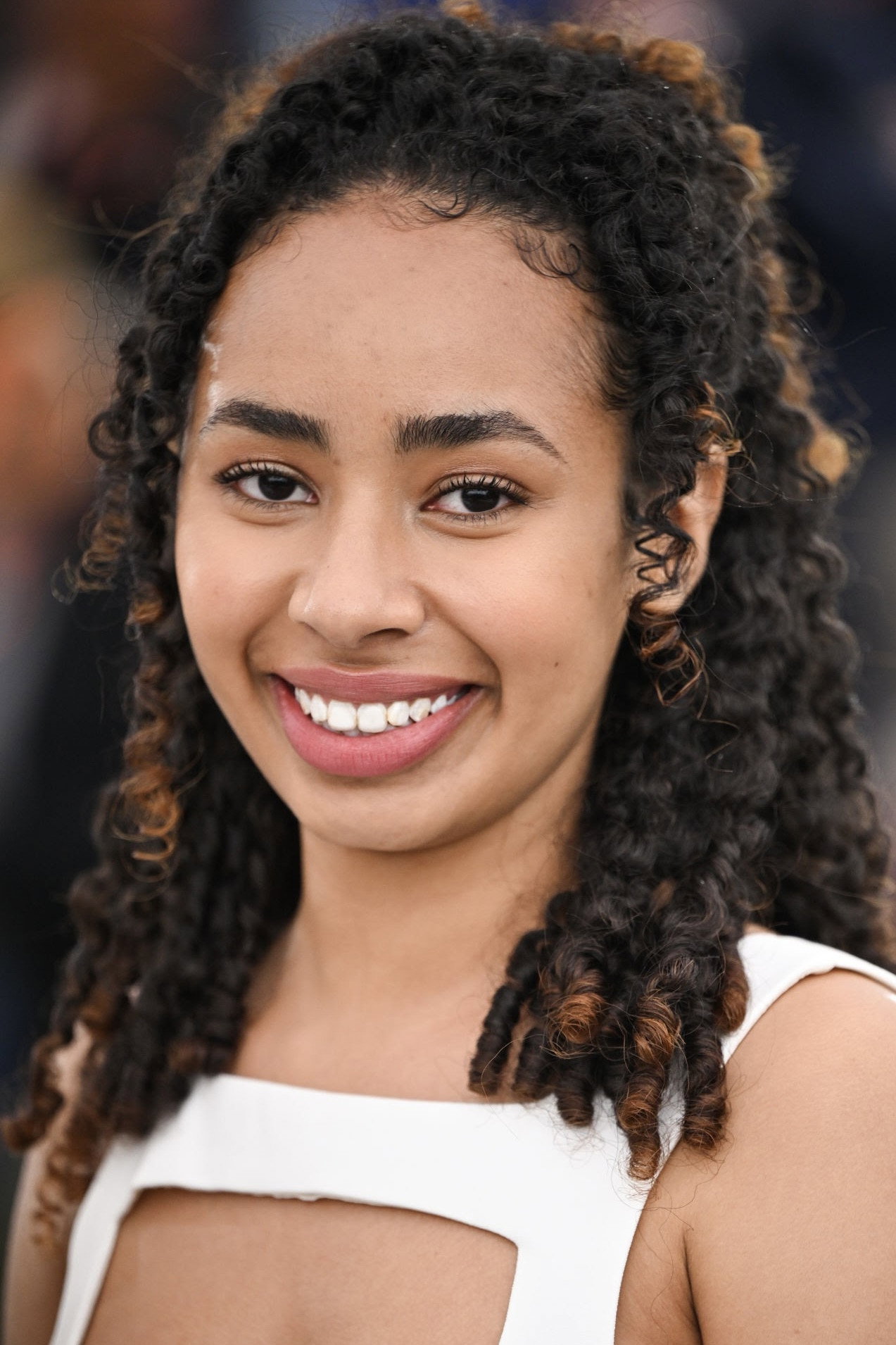 Enva Lewis as Em in How to Have Sex