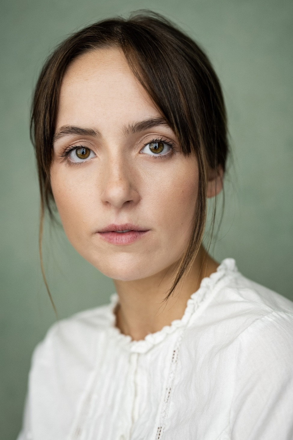 Jessica Garton as Annie in Crit