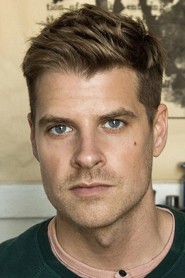 Sean O'Neill as Steven in Never Cry Werewolf