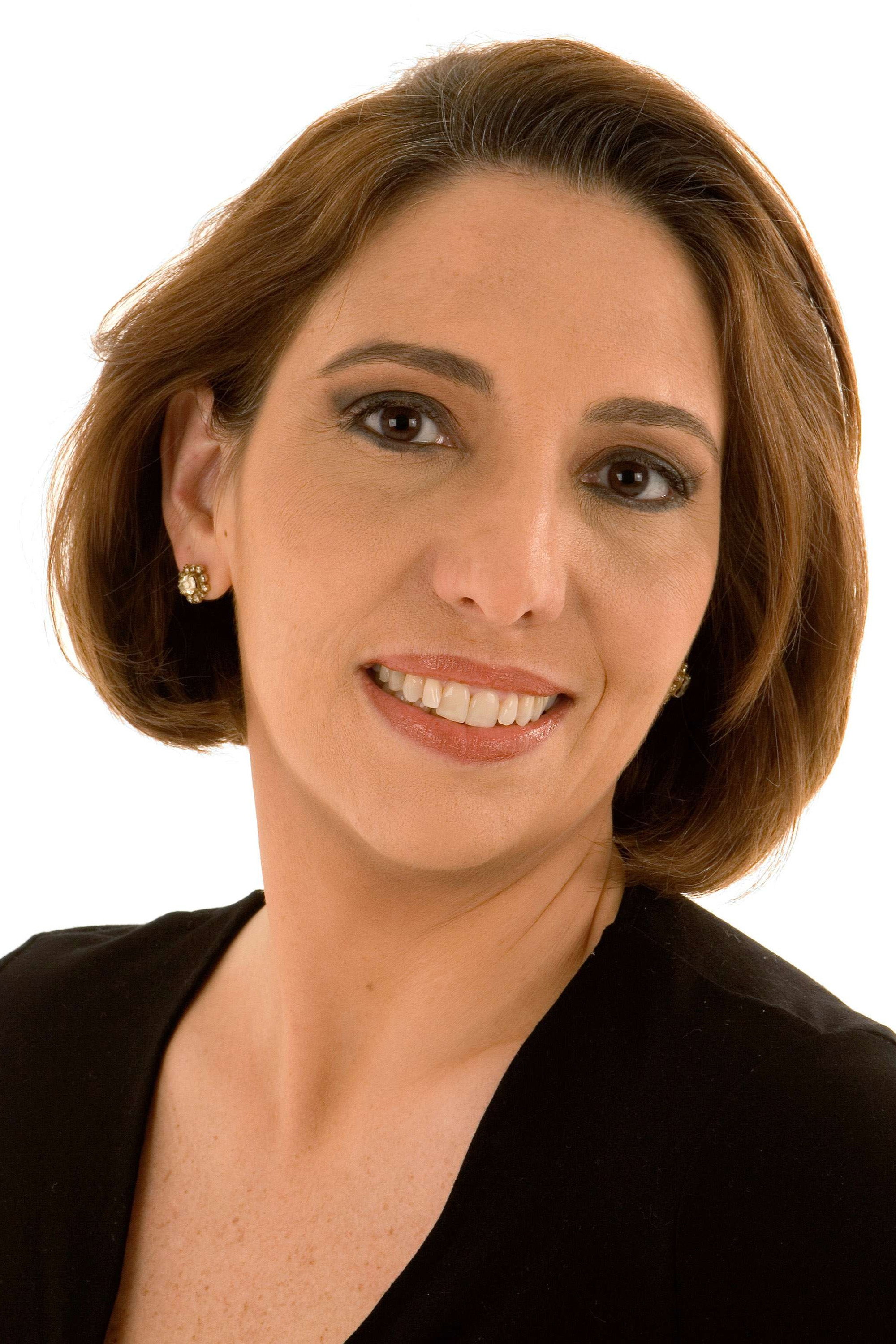 Alice Borges as Maria Luiza in Amélia