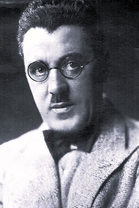 George Carney as Bill in Music Hall