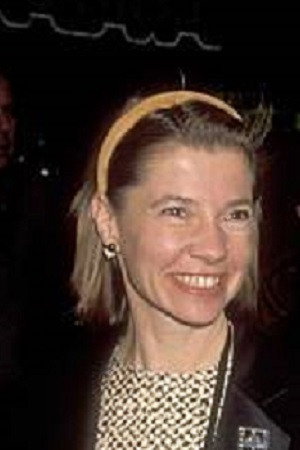 Laure Mattos as Flora Bosch in C.H.U.D.