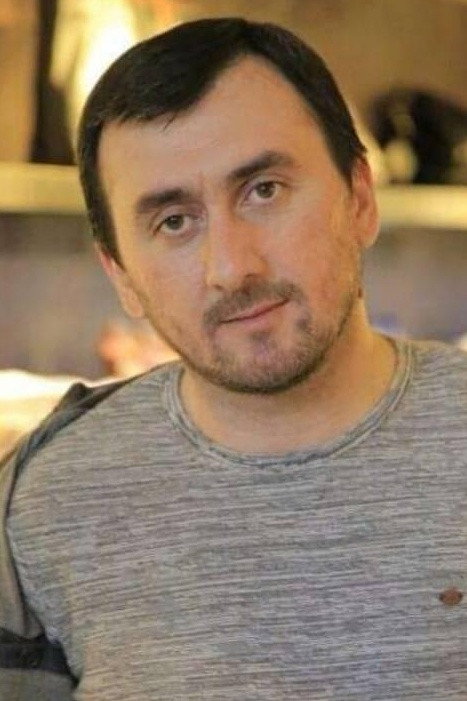 Aqşin Fateh as Babək Uluxanlı in Barama